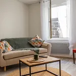 Duplex Au Coeur De - 2 Apartment *